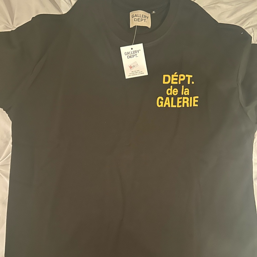 Dept De La Gallerie shirt